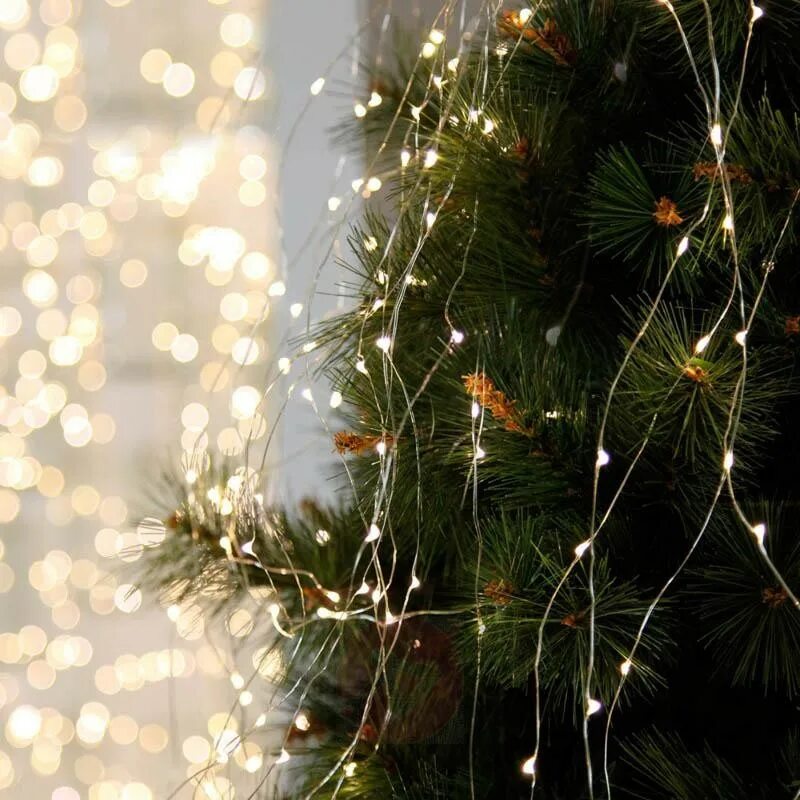 гирляндагирлянда на елке. елка с гирляндой роса. вертикальная гирлянда на елку. украшение елки гирляндой роса. гирлянда роса 100 метров на зеленом проводе.