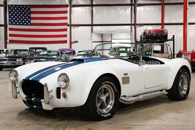 Shelby cobra купить. Shelby Cobra 1965. AC Cobra 1965. Shelby Cobra v8. Кобра машина 1965 Шелби.