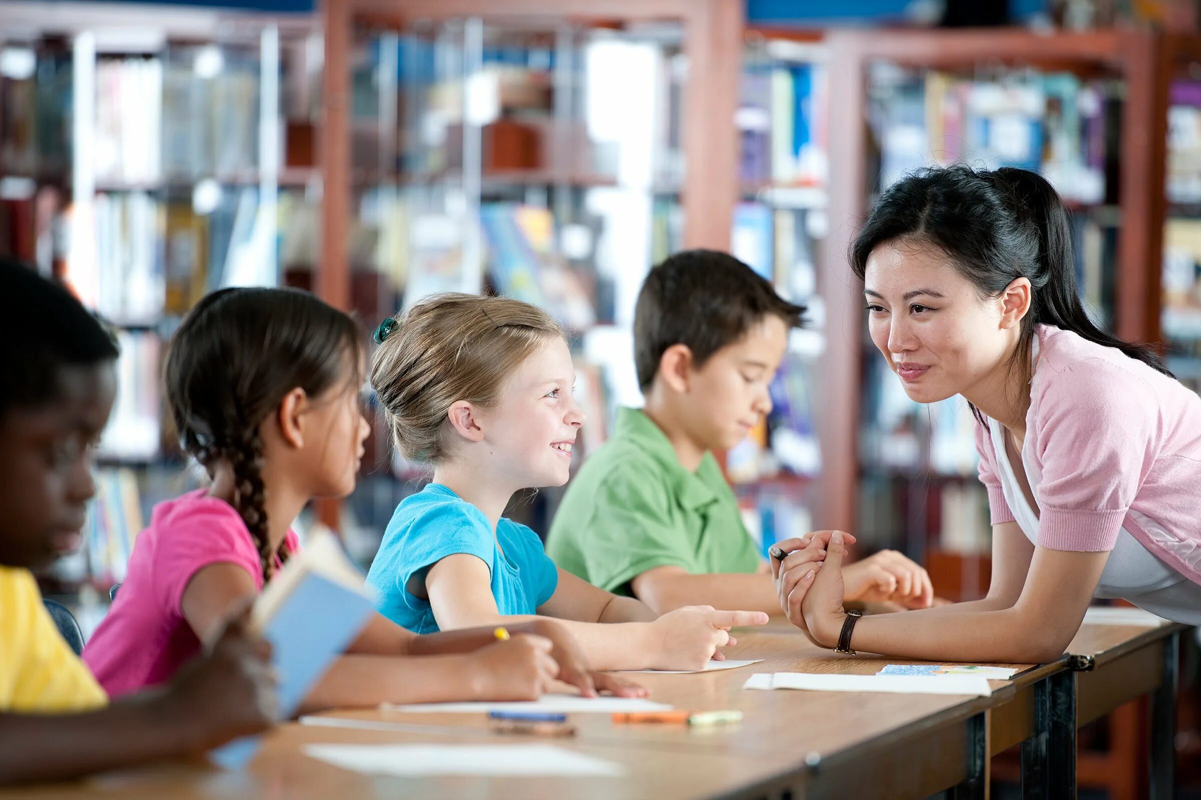 Учитель и дети. Дошкольное образование. Teacher and pupil. Английский для secondary School Learners. They teach children