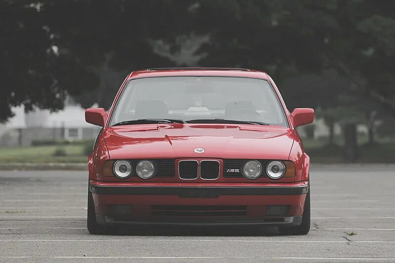 Е34 красная. БМВ е34. БМВ м5 е34. BMW m5 e34 Red. BMW e34 красная.