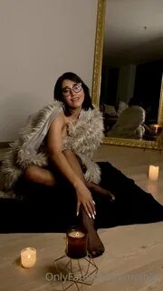 Check this Sexy Video of Anna Beggion Short Haired Nerdy Oiled Her Self And...