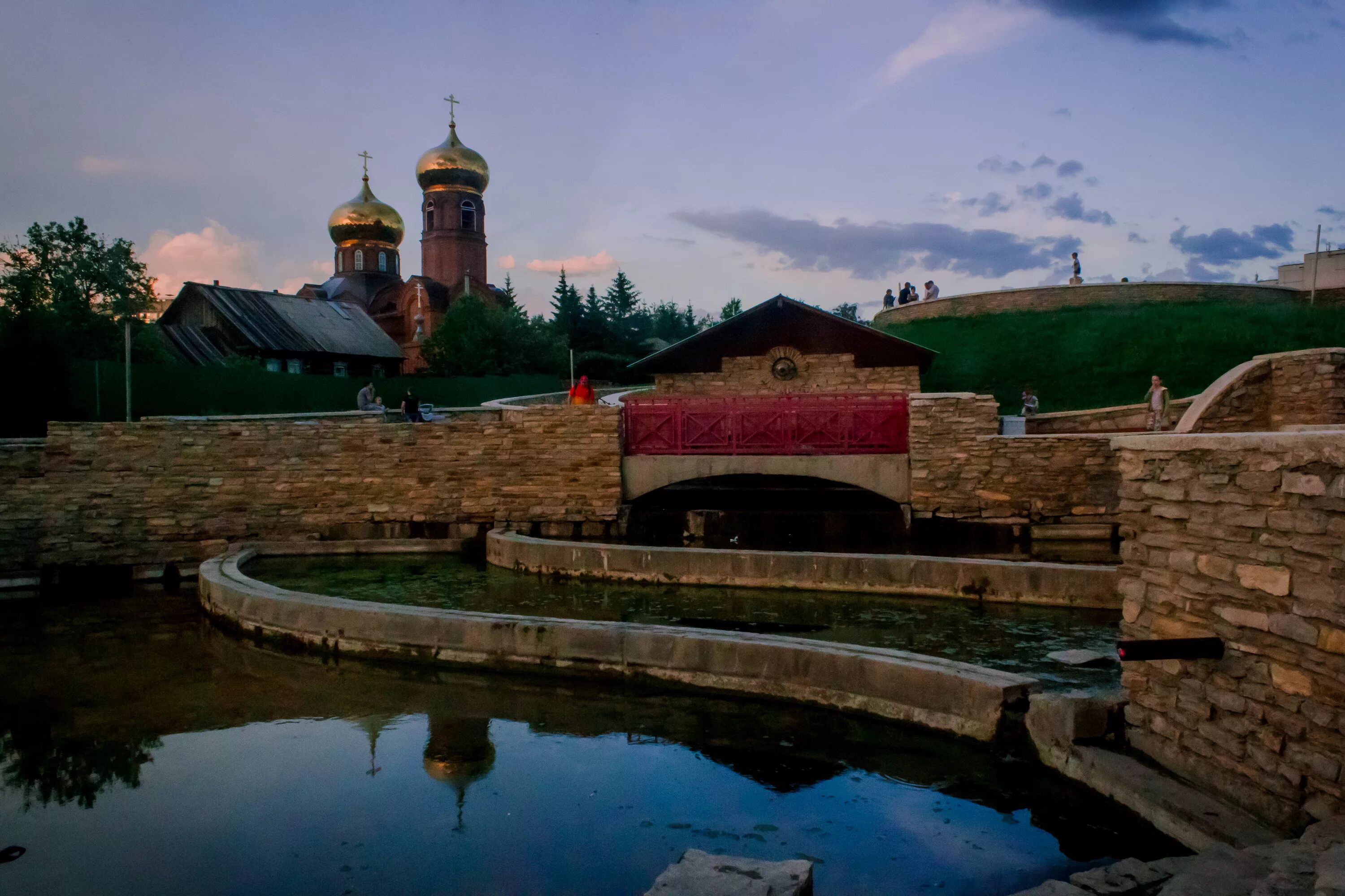 Родник набережные челны. Боровецкий Родник Набережные. Боровецкая Церковь Набережные Челны бульвар. Родники Набережные Челны.