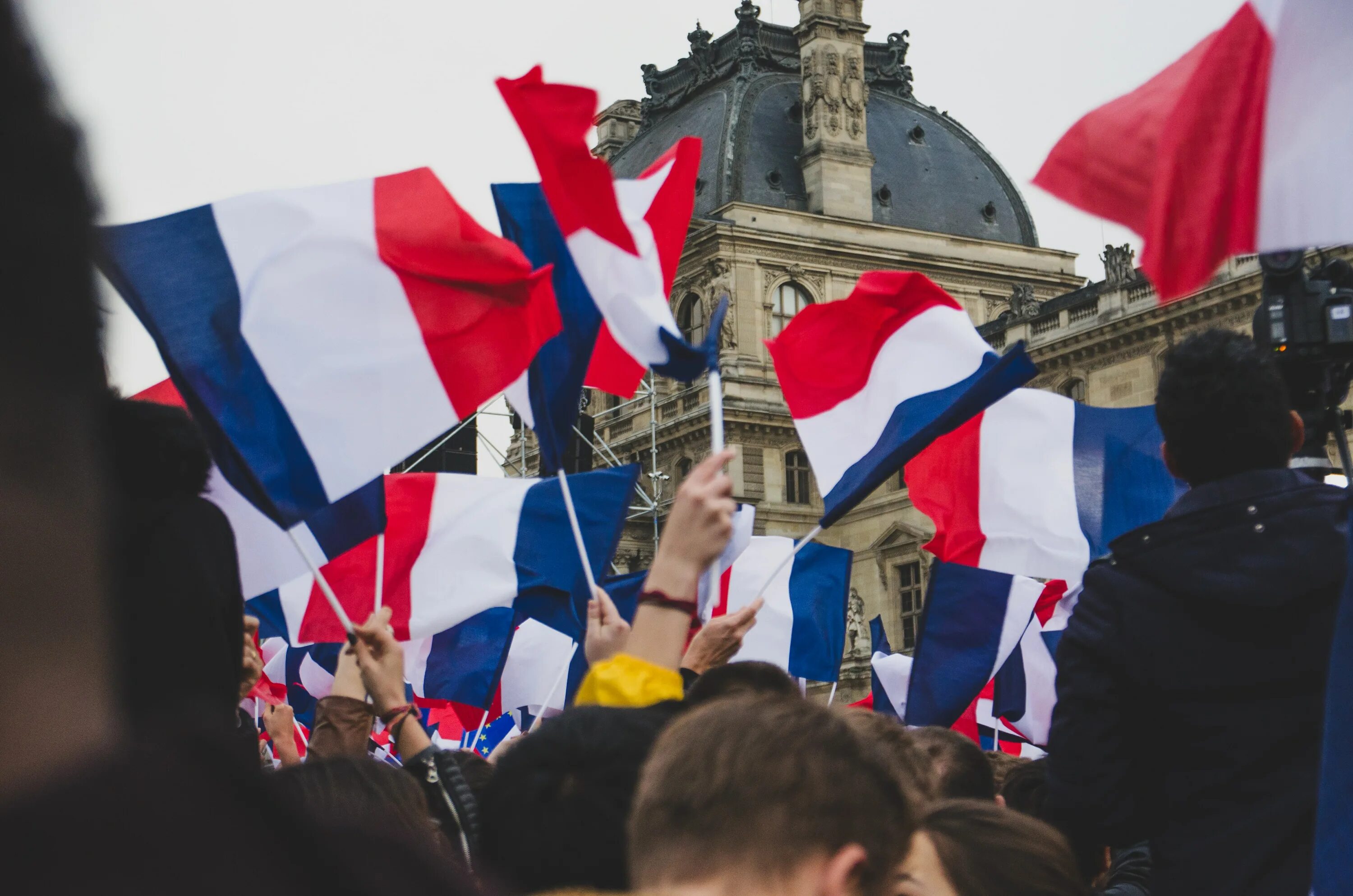 Реакция французов. Франция власть. Франция и французы. Выборы во Франции. Предприниматели Франции.
