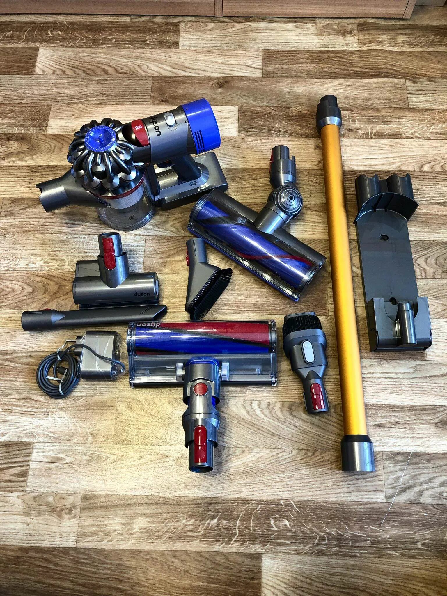 Пылесос Dyson v8. Dyson v8 absolute. Пылесос Дайсон v8 absolute. Dyson v8 комплектации. Absolute 8