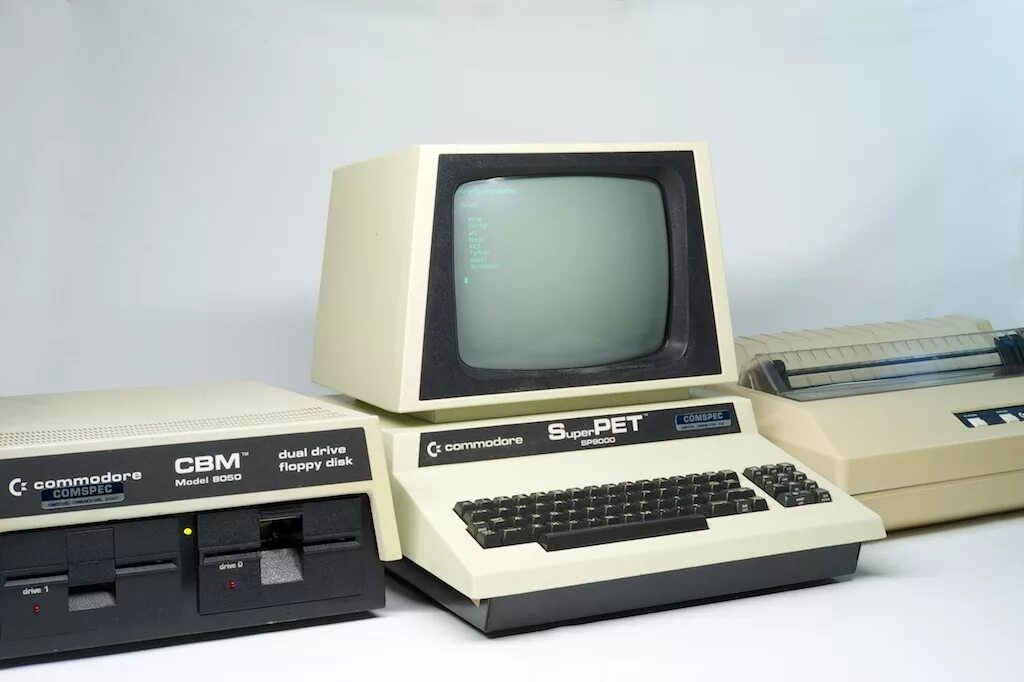 64 битные компьютеры. 64 битные компьютеры. Компьютер commodore 128. Windows xp. Атари приставка на кассетах.