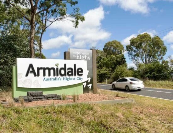 Enter city. Armidale. Entering sign City.