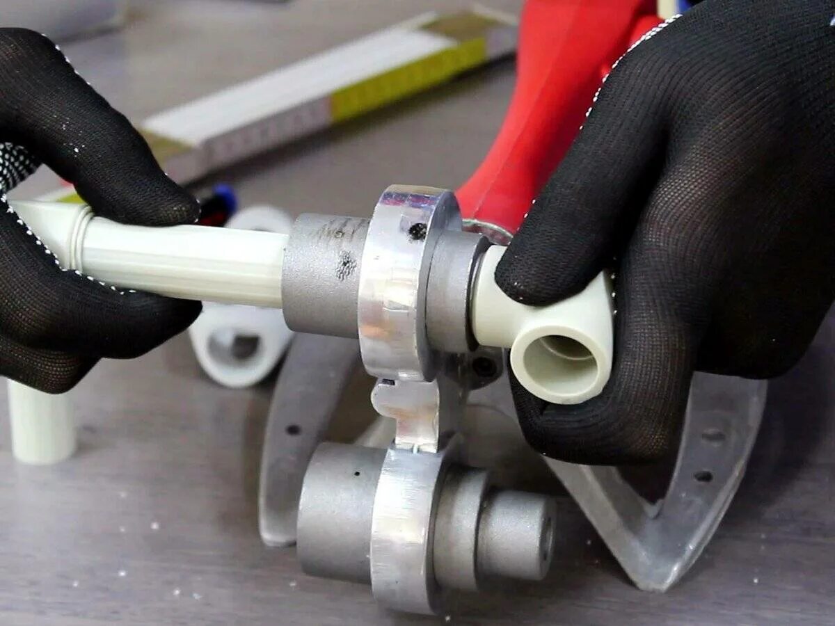 Пайка полипропиленовых труб. Как сварить полипропилен. Пайка муфты полипропиленовой трубы. Паять полипропиленовые трубы партнер w100. Пайка полипропиленовых труб диаметром 63мм.