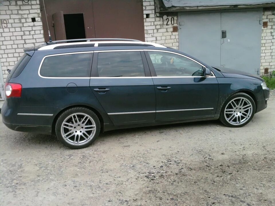 Vw passat b5. Колесо пассат универсал. Volkswagen passat универсал b5 r17. Volkswagen passat b6 универсал диски. Колесо пассат универсал.