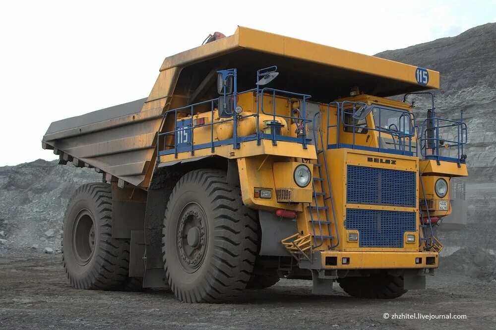 Карьерные самосвалы xcmg xde400. Карьерный самосвал категория. Карьерный самосвал катерпиллер кабина. Белаз 75131. Карьерный самосвал категория.