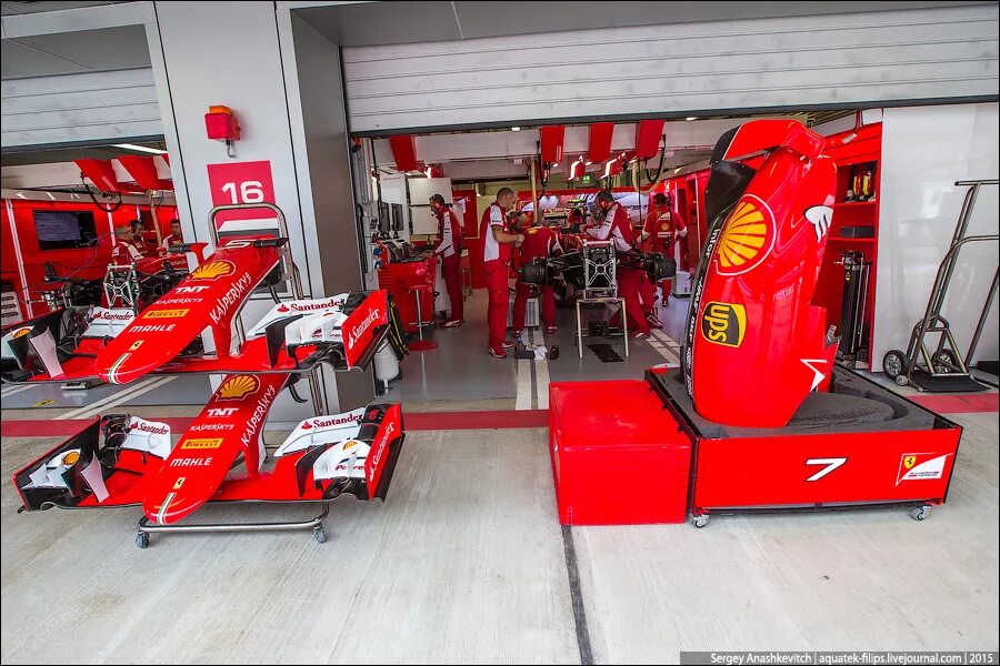 Box box box f1. Боксы f1. формула 1 боксы. боксы феррари. f1 boxes.