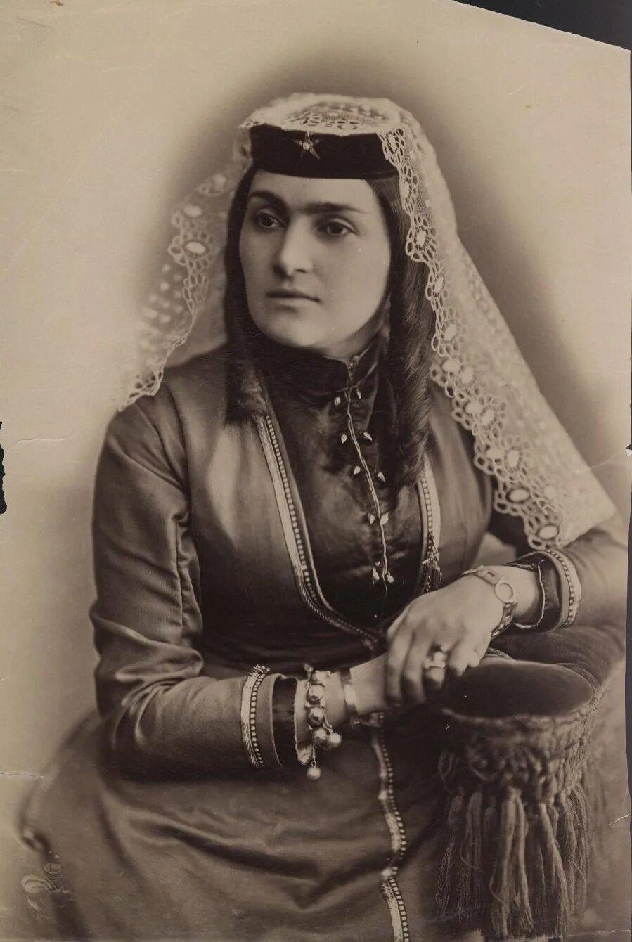 Княжна грузии 1922. Абхазия мода старинная. Адыгская княжна 19 век. Княжна кавказа. Урусбиевы балкарцы.