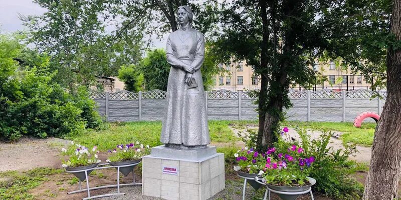 Памятники Южноуральск. Памятник надежде Крупской. Памятник Ленину Южноуральск. Ленина южноуральск