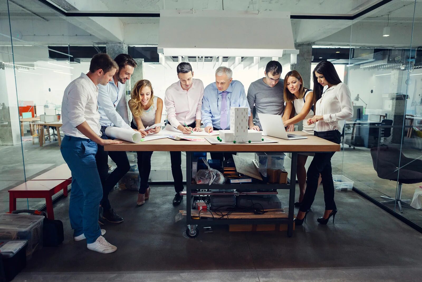 For business and collab фото. Студенты архитекторы. Архитектор за столом. Помощник проектировщика. Коллектив архитекторов.