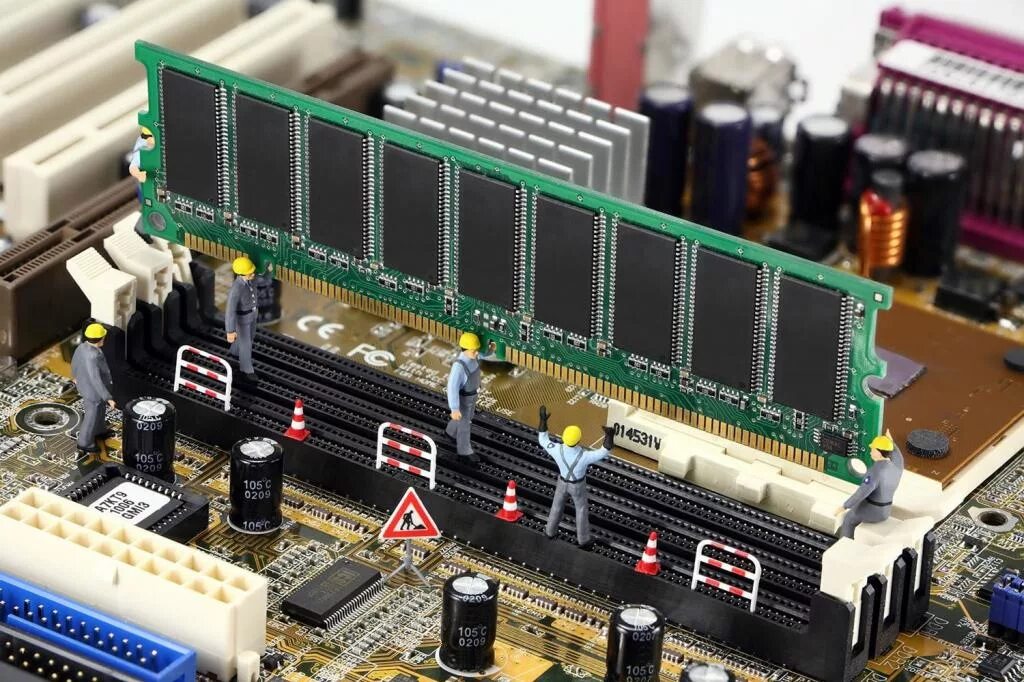 Создание оперативную память. Оперативная память ram. оперативная память ddr3 в материнской плате. оперативная память ozu. что такое озу в компьютере.