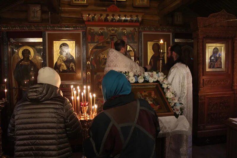 Традиция освящать сретенские свечи. Чин освящения свечей на сретение. Чин освящения свечей. Сретенские свечи освящают. Освящение сретенских свечей.