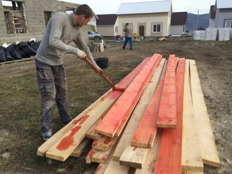 Антисептирование пастами перекрытий прогонов, балок, накатов. Пропитка бруса антисептиком. Антисептирование пиломатериалов. Обработка бруса антисептиком. Обработать дом антисептиком