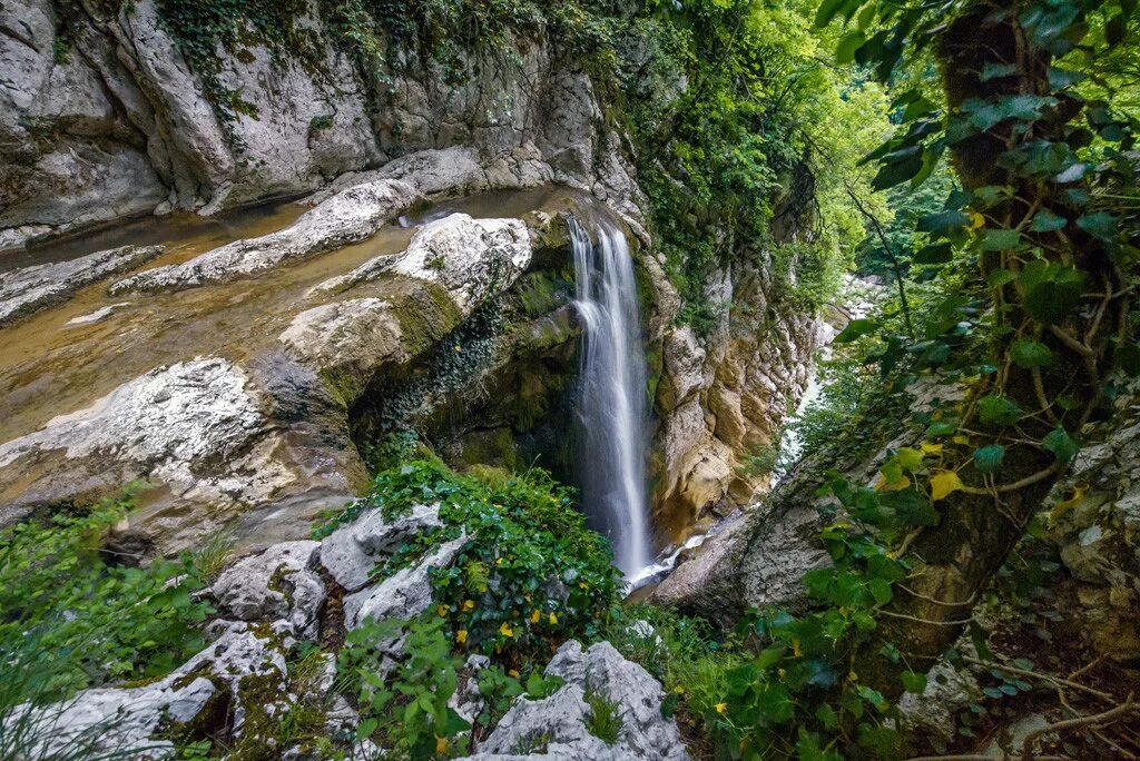 Агурские водопады краснодарский край. Агурский водопад Сочи. Сочи ущелье Агурское ущелье. Орлиные скалы и Агурские водопады. Агурские водопады Сочи 2022.