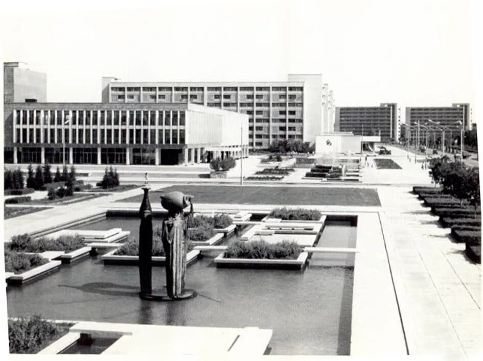 Навои СССР. Навои город в Узбекистане. Город Навои ЦУМ. Навои 1964. Г навой узбекистан