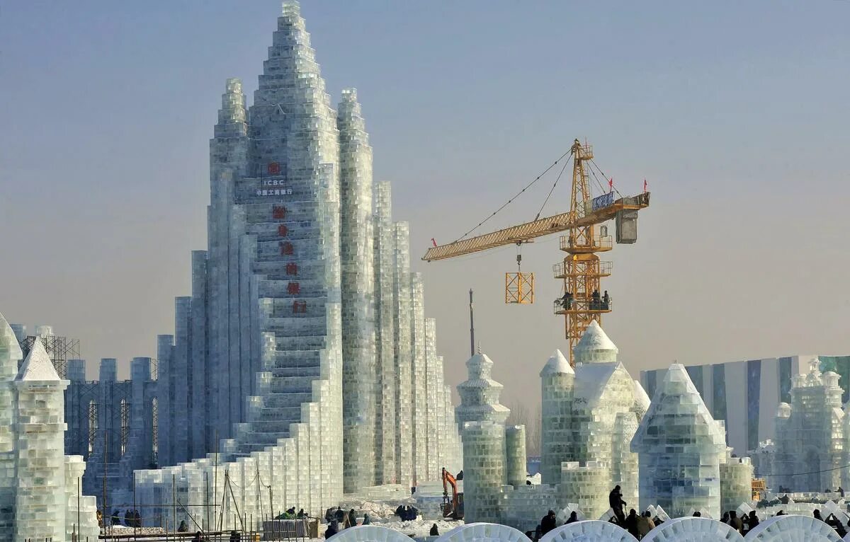 Ice building. Домик с сосульками. Harbin ice festival. Харбинский фестиваль ледяных скульптур. Ice building.