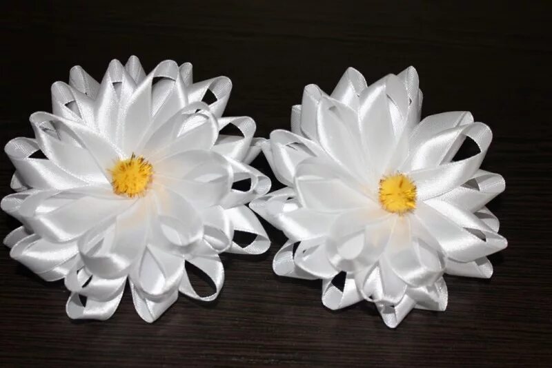 ромашки из атласных лент