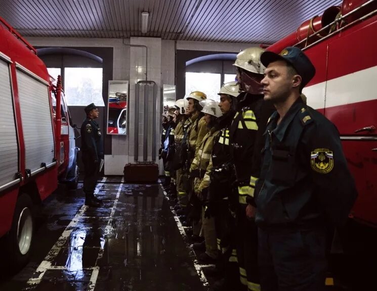 Караул пожарной части. Развод караула в пожарной части. Смена караула в пожарной части. Начальник караула пожарной части.