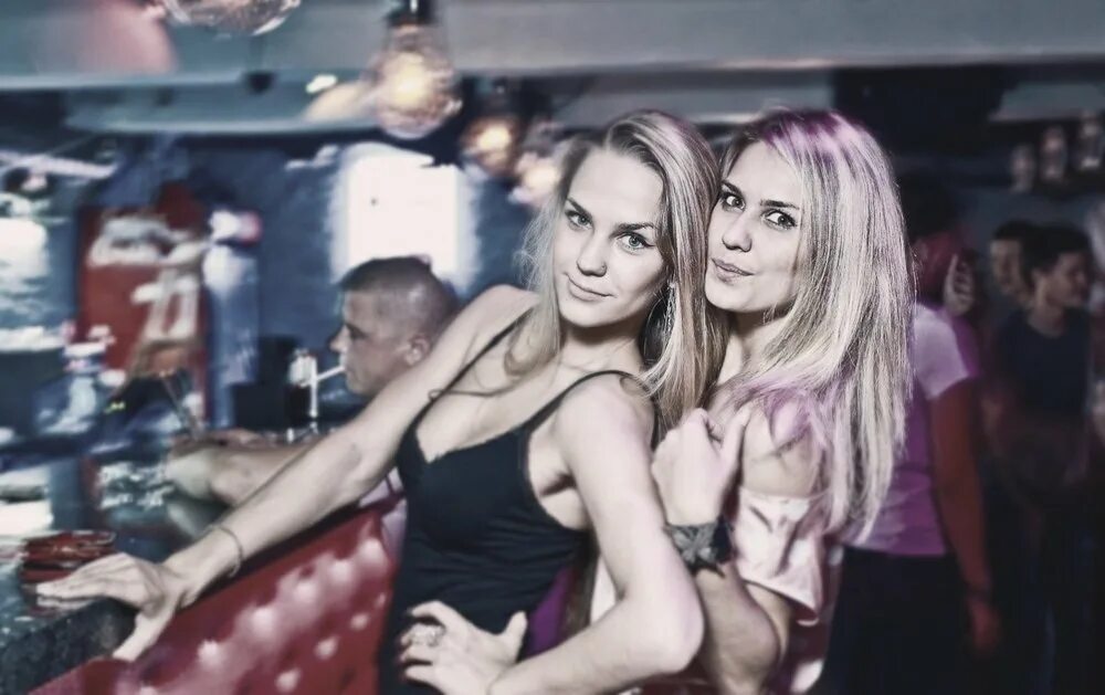 Голодная утка москва кузнецкий мост. Hungry club. Голодная утка москва кузнецкий мост. Хангри клаб ялта. Бар голодная утка москва.