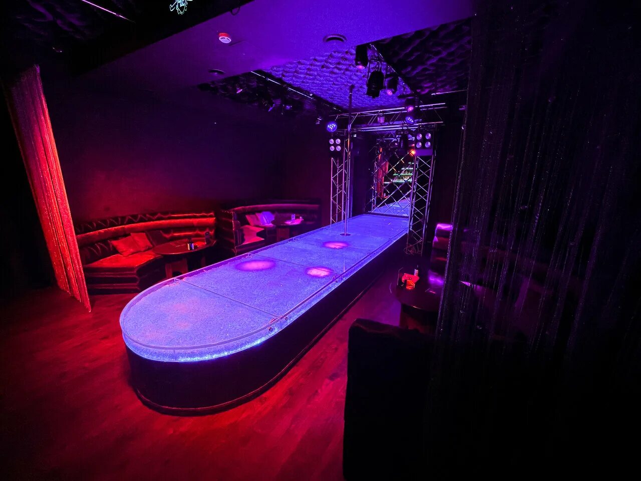 стрип бар сити кет пермь. клуб че. жажда пермь. ла клуб пермь. ночной клуб галерея желаний пермь.