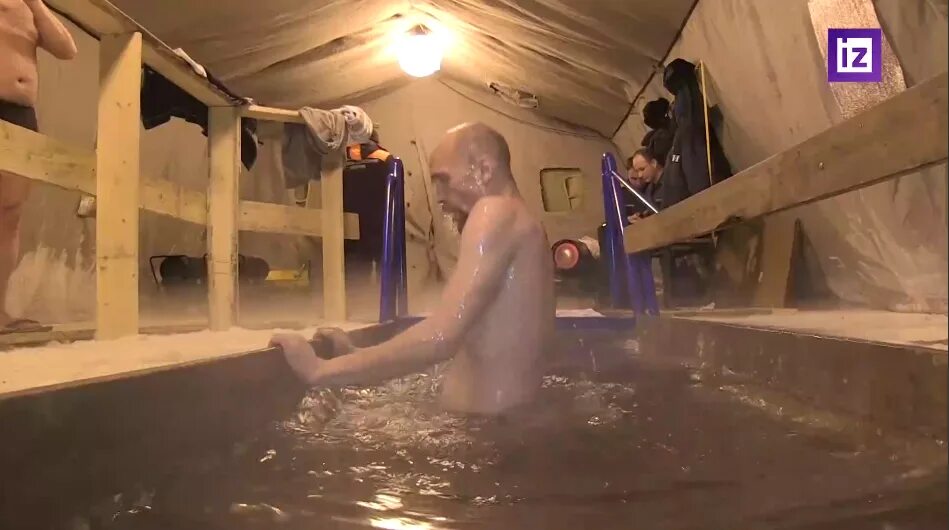 Айсен николаев купель. Крещение в якутске. Купание в проруби якутия. Оренбург крещение 2023. Крещение якутов.