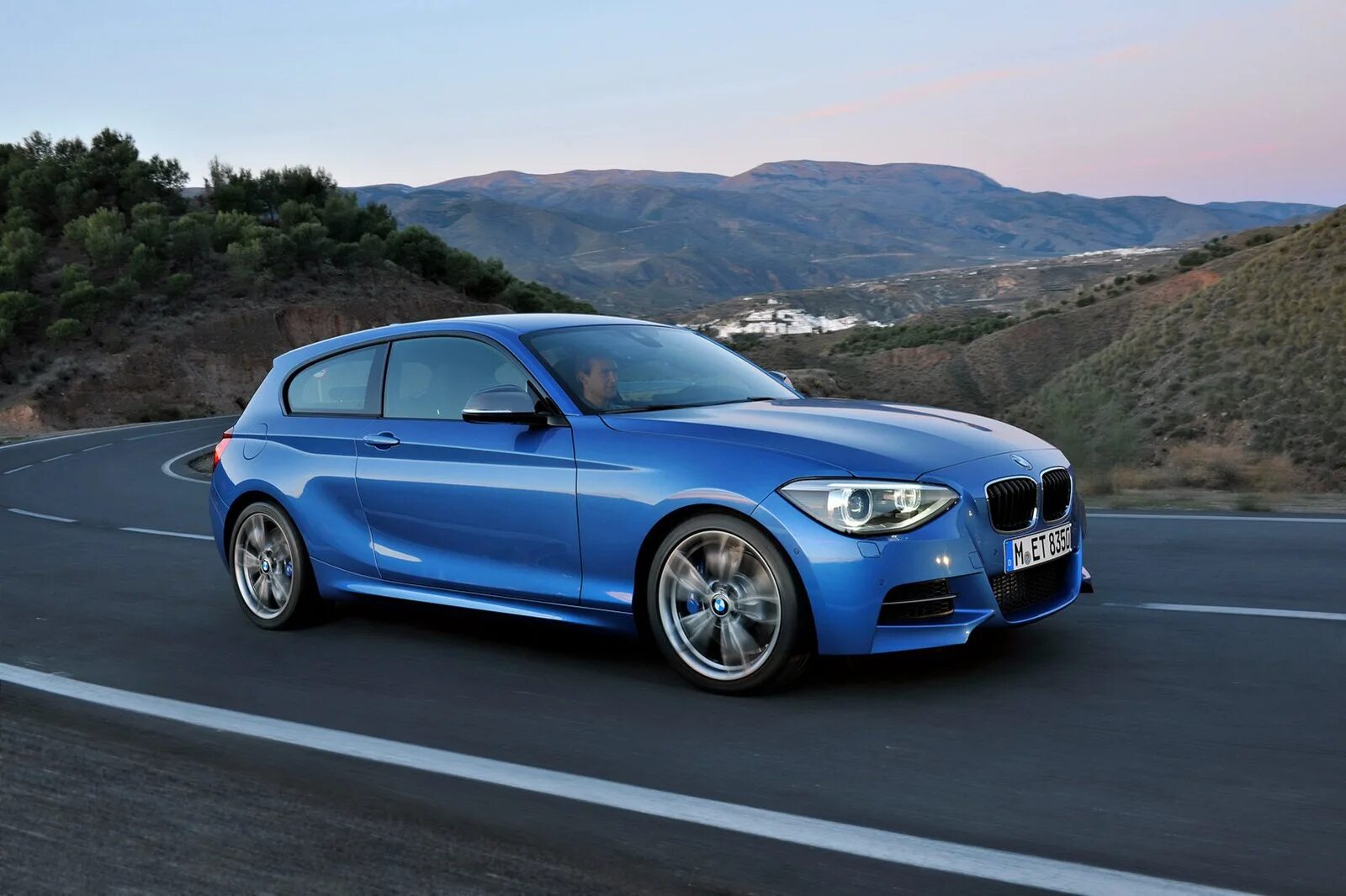 Bmw хэтчбек. BMW m135i. BMW 135i хэтчбек. BMW m135i Coupe. BMW 1 Series 135i.