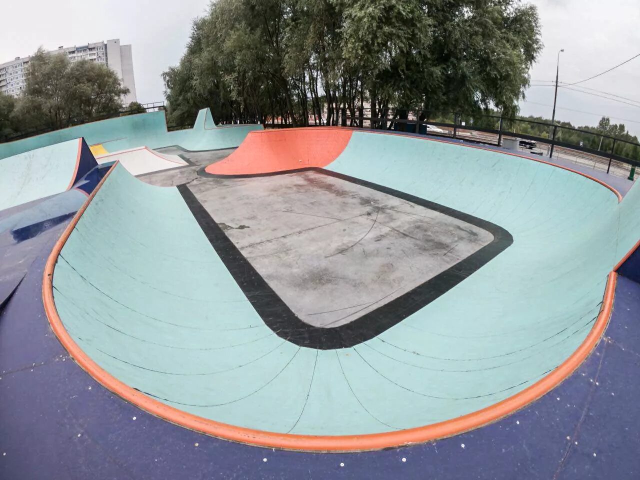 Большие скейт парки. Крылатское скейт парк XSA. Скейт парк XSA Ramps в Москве. Скейт парк Алтуфьево. Алтуфьево скейт парк FK Ramps.