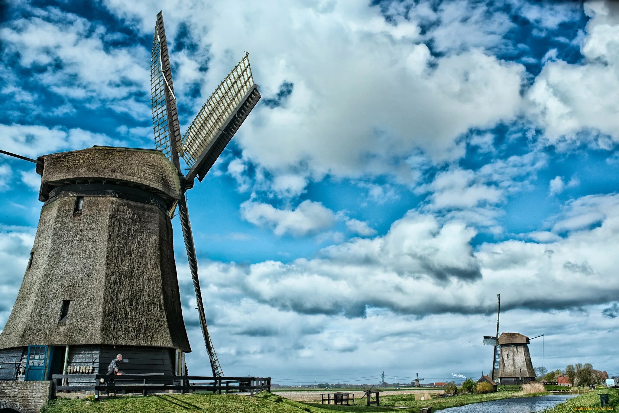 Ветряные мельницы в Бельгии. Ветряные мельницы в Голландии в поле. Город Краматорск ветряная мельница. Фотообои мельница.