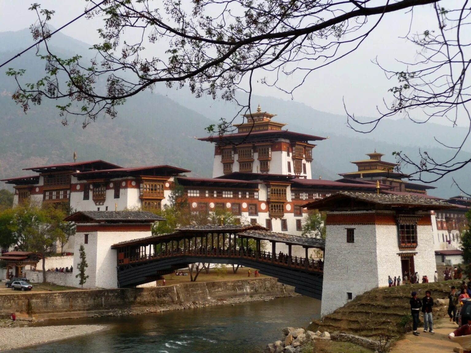 Бутан и воздух. Крепость-монастырь Пунакха-дзонг. Пунакха-дзонг бутан. Крепость монастырь Пунакха-дзонг бутан. Тибетский дзонг.