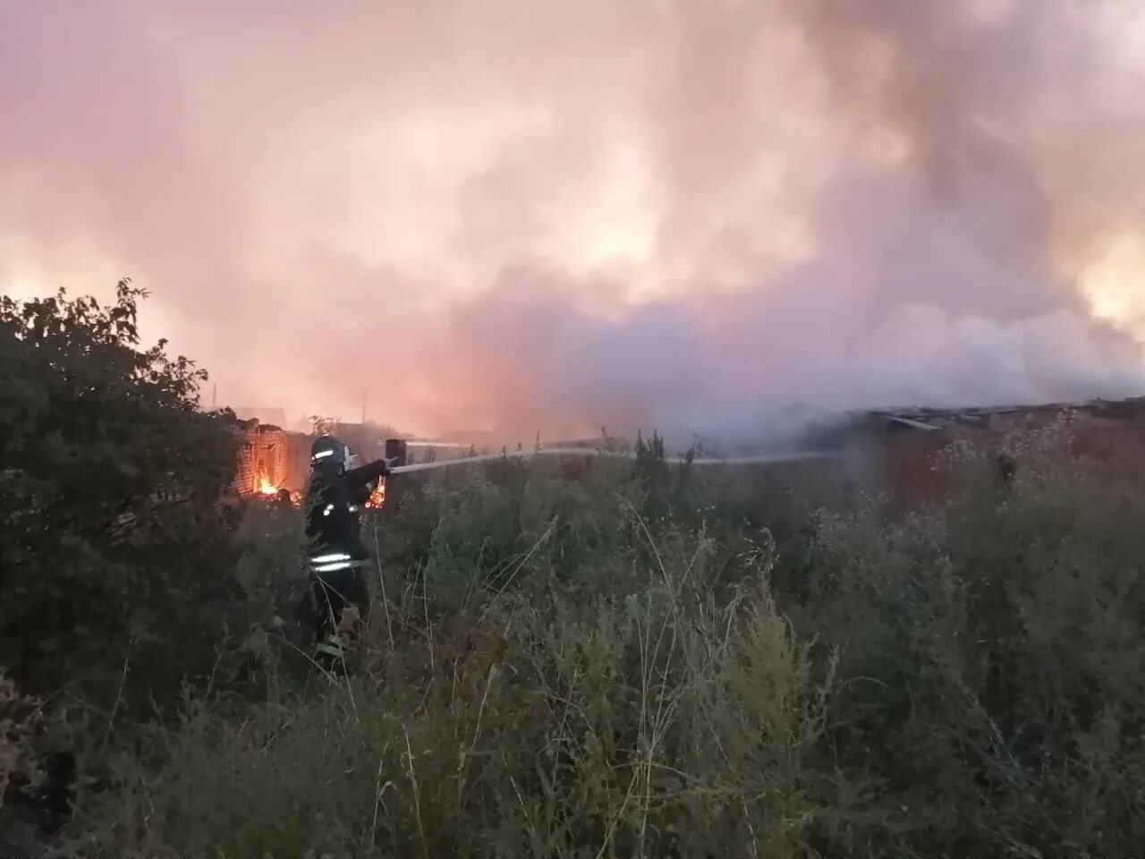 Заря сгорела. Пожар в Кижеватово Пензенской области. Пожар в Пензенской области в селе. Пожар фото. Пожар в городе.