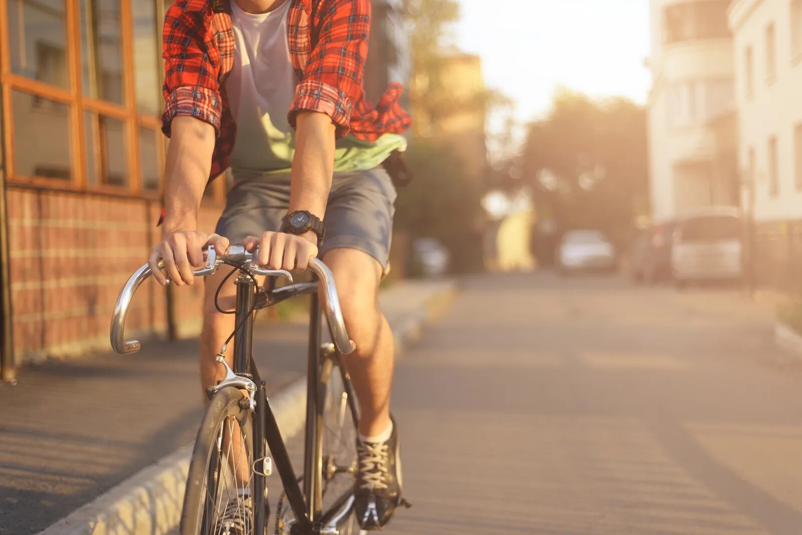 Get on the bike. Красивые велосипеды. Парень на Велике. Человек на велосипеде. Мужик на велосипеде.