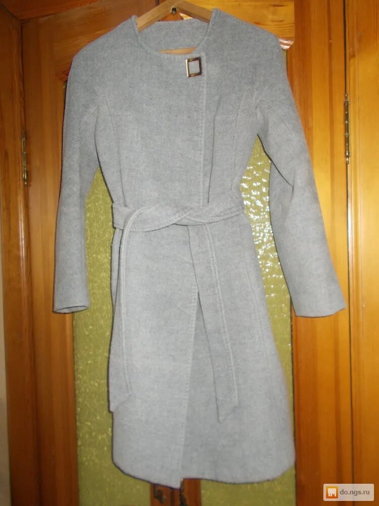 Синее платье на вешалке. Стильные платья для женщин. Купить выходное женское платье воронеж. Женские платья б у. Купить платье в воронеже.