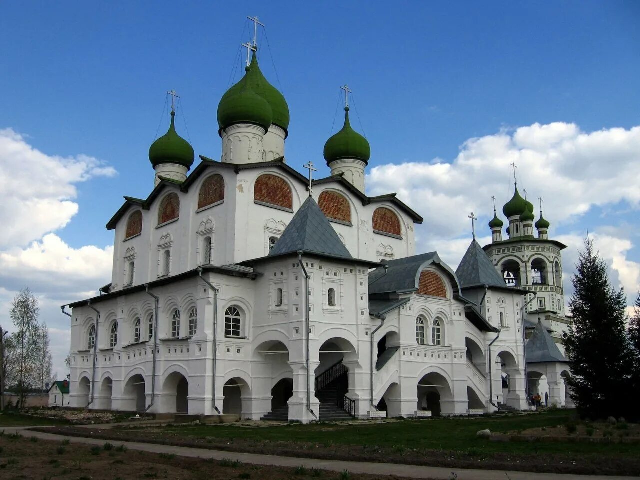 Сайт церквей новгорода. Николо-Вяжищский монастырь. Вяжищский монастырь в Великом Новгороде. Д. Вяжищи: Вяжищский женский монастырь. Церковь Вяжищи Великий Новгород.