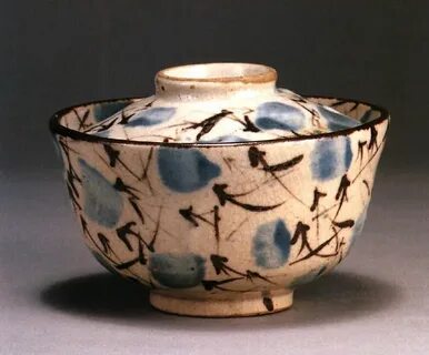 Seto ist berühmt für seine Seto-Yaki-Keramik, die eine lange Geschichte hat und für ihre Stärke und Haltbarkeit bekannt ist.