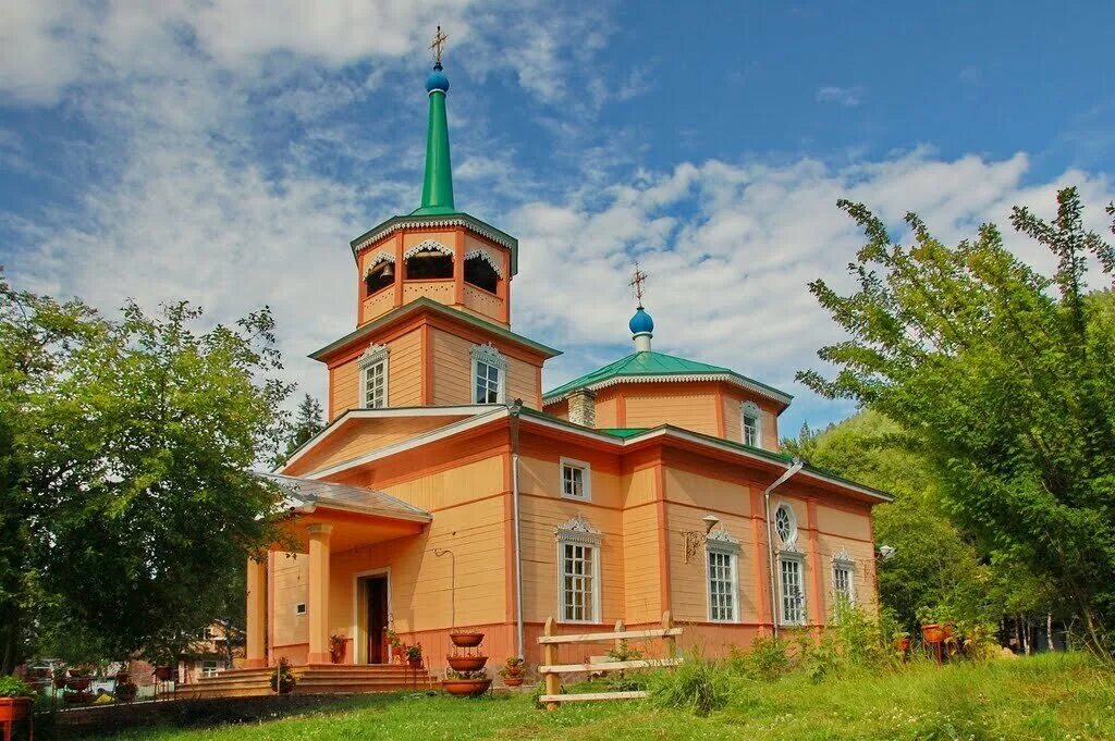 Никольское зеленоград. Свято-Никольский храм Листвянка. Свято-Никольский храм Иркутск Листвянка. Храм святителя Николая Листвянка. Церковь Николая Чудотворца Листвянка.