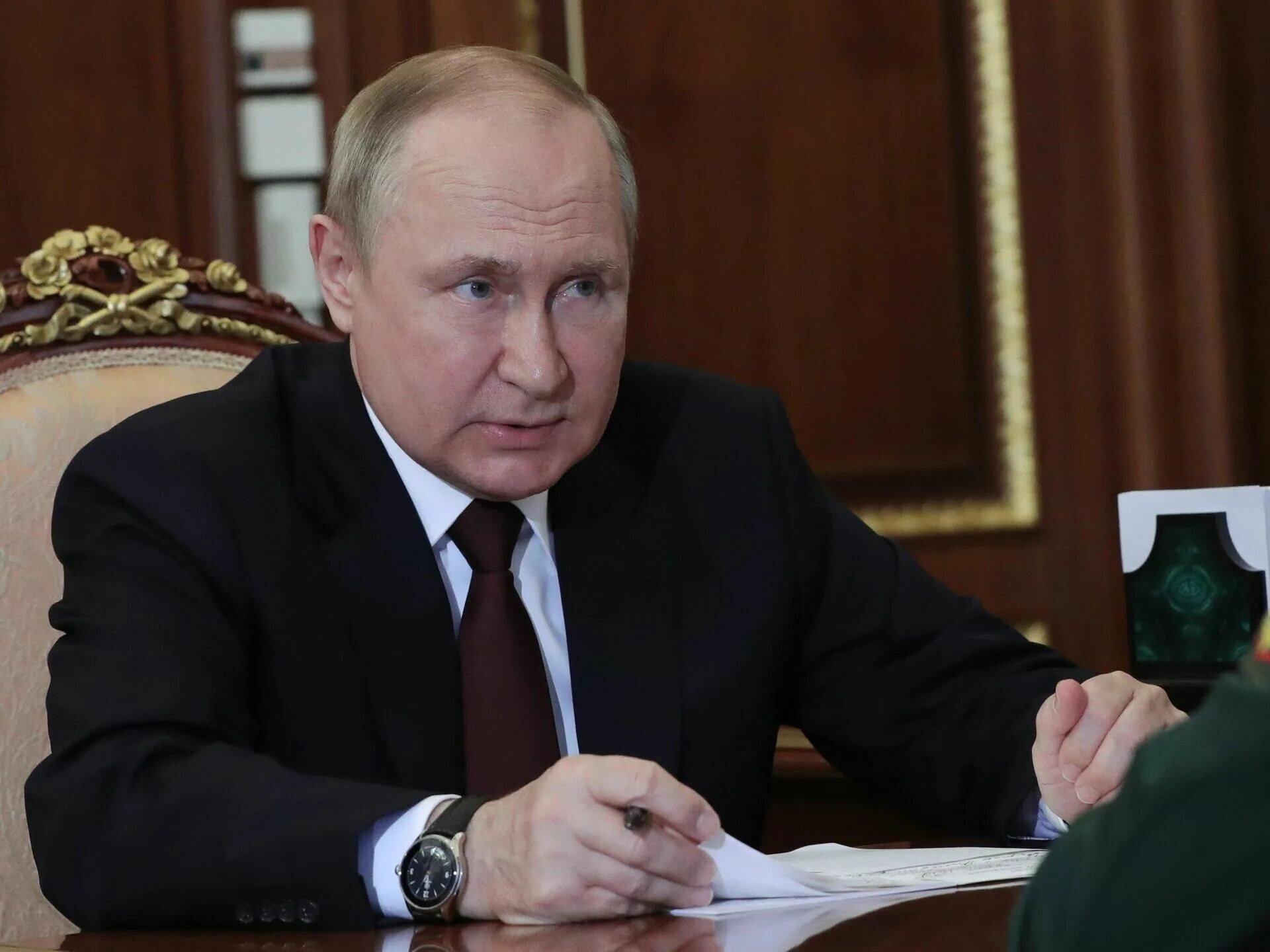 Кремль заявил о принятии необходимых мер по ситуации с Пригожиным - РБК