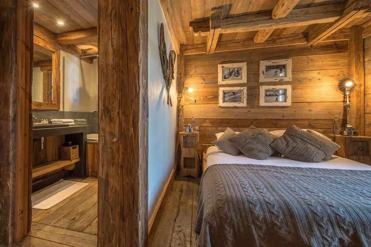 Отделка деревянной комнаты. Кело Шале интерьер. Альпийское Шале интерьер спальня. Загородный дом на Медном озере Honka 450м2 кухня. Альпийское Шале интерьер гостиная.