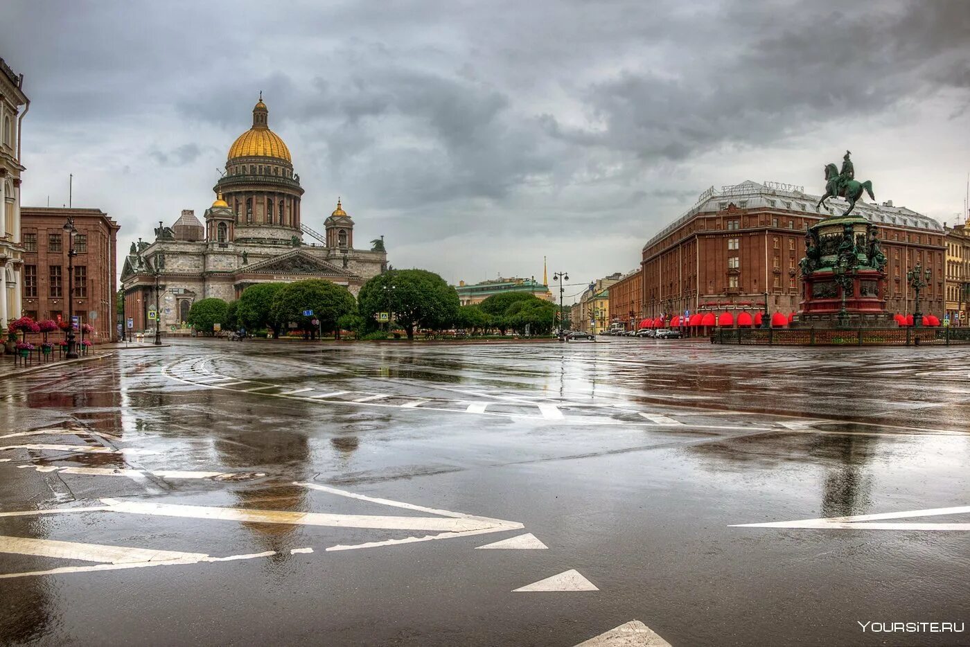 Исаакиевская площадь Санкт-Петербург. Исаакиевская площадь сквер. Исаа́киевская площадь. Пасмурный питер