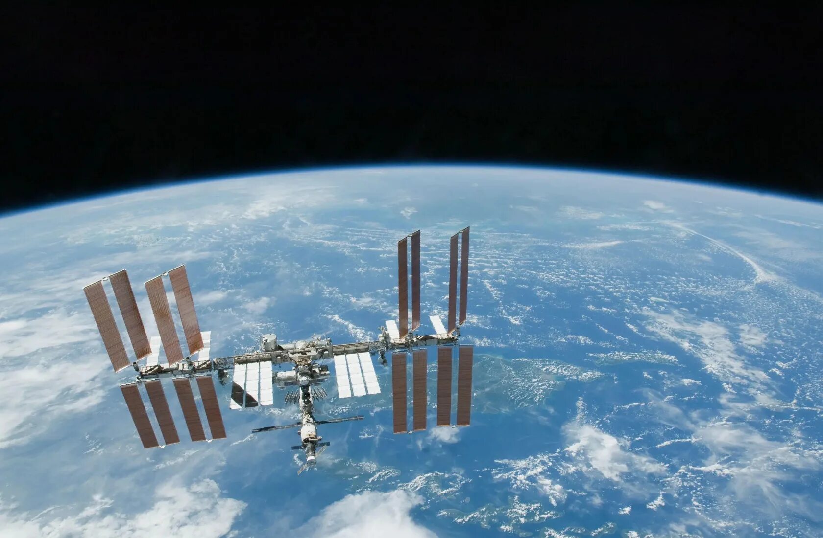 Международная космическая станция находящаяся на околоземной орбите. МКС на орбите. МКС 716. Международная Космическая станция. Космическая станция мир.