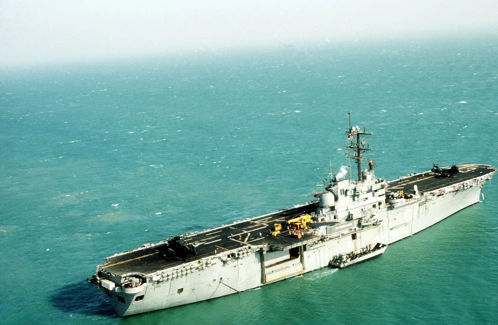 Десантный вертолетоносец Иводзима. Авианосец Иводзима. USS Okinawa. Okinawa корабль.