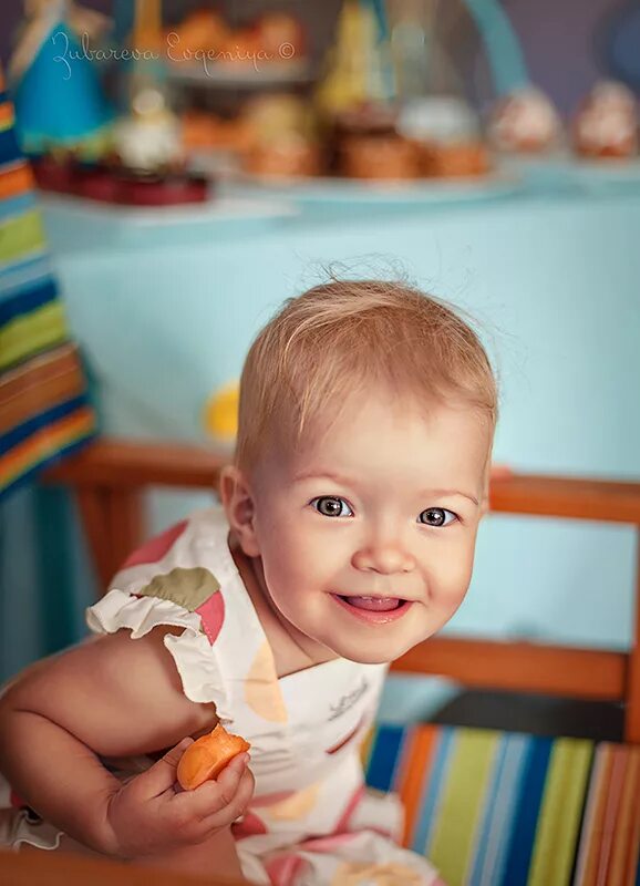 Орех для детей. Ребенок ест шоколад. 3 х лет ею можно. Детские компьютерные игры. Шоколадный зайчик.