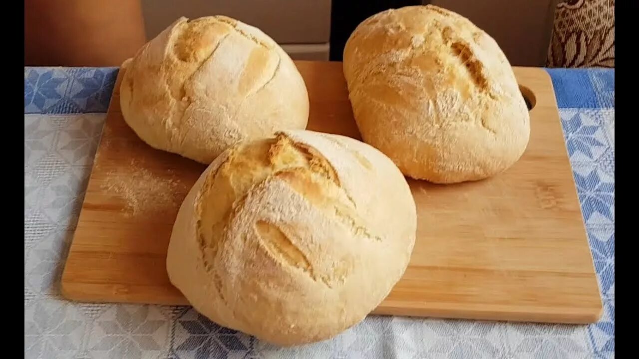 Рецепт хлеба на живых дрожжах в духовке. Домашний хлеб в духовке. Домашний хлеб на дрожжах в духовке. Хлеб домашний в духовке фото. Домашний хлеб в духовке на сухих дрожжах.