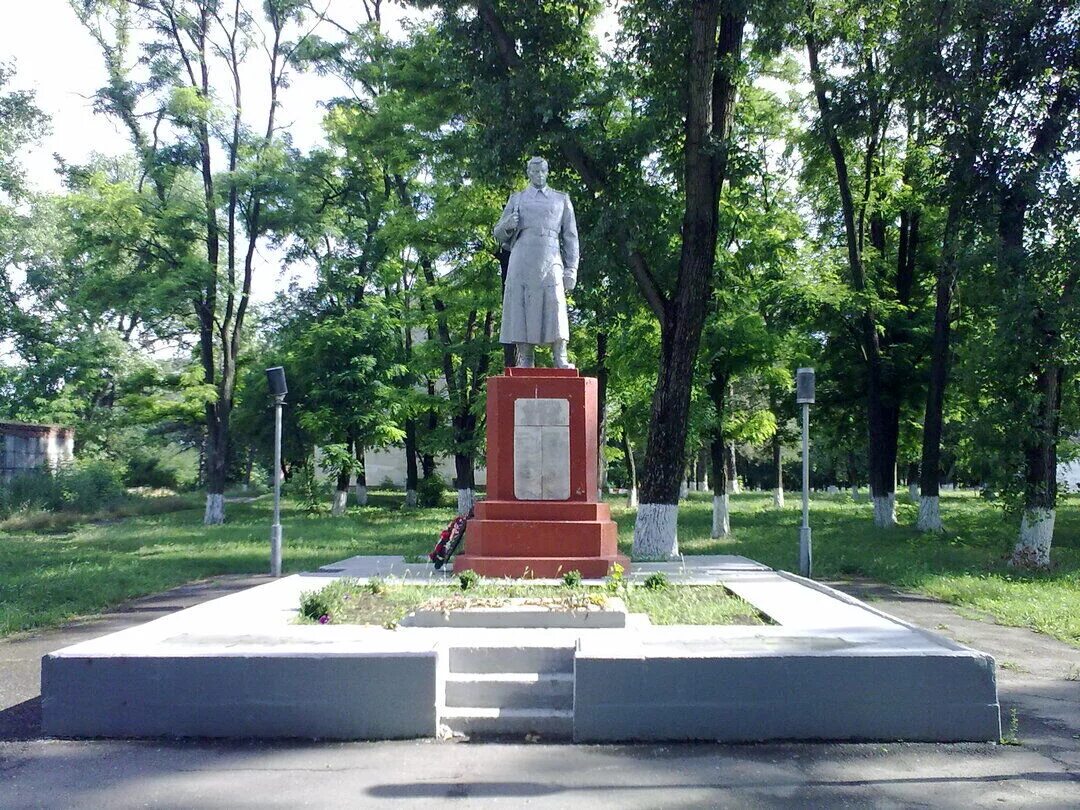 Краснодарский край тихорецкий район п братский погода. Пос Братский Тихорецкий район. Братское сельское поселение Тихорецкого района. Тихорецкий район Краснодарский край. Памятники Тихорецкого района.