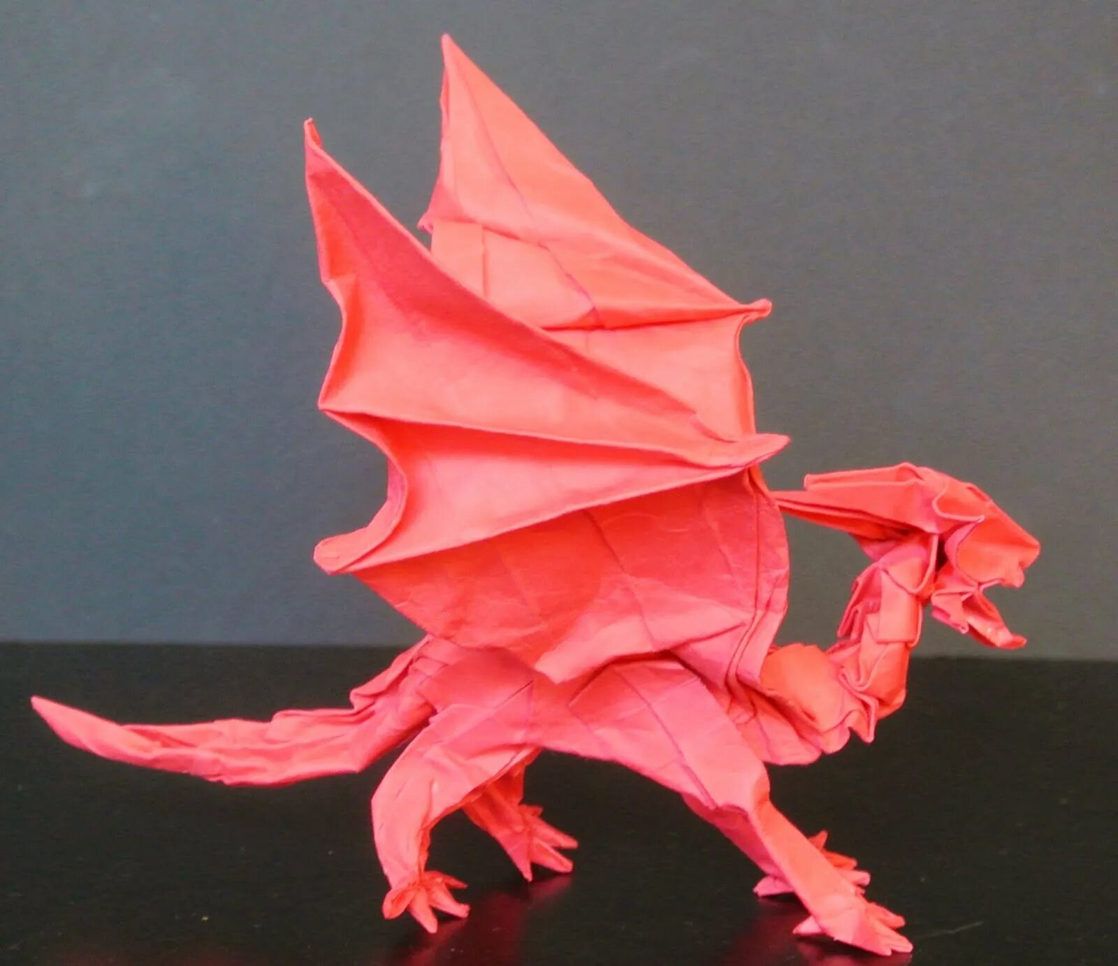 Дракон из бумаги без. Дракон Корри оригами. Трёхголовый дракон оригами. Поделка дракон из бумаги. Оригами дракончик из бумаги.