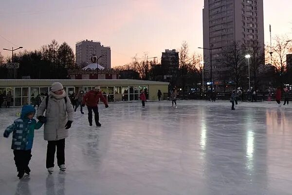 Каток на площади юности Зеленоград. Каток на площади юности Зеленоград 2022. Каток Зеленоград площадь. Каток 20 район Зеленоград. Каток на юности зеленоград