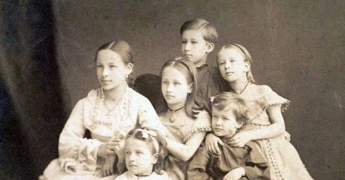 Ренье 3 князь монако. Потомки принцессы монако грейс келли. Семья пушкина. Дети потомки. Достоевский потомки фото сейчас.