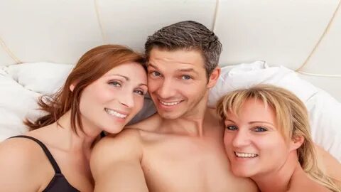 Moms threesome swinger